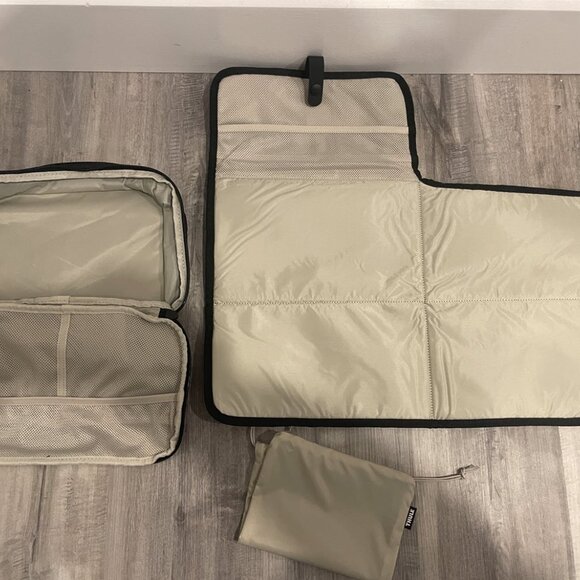 Thule Changing Backpack - Diaper Bag Backpack - Maternity Backpack - Baby Bag - Picture 8 of 8